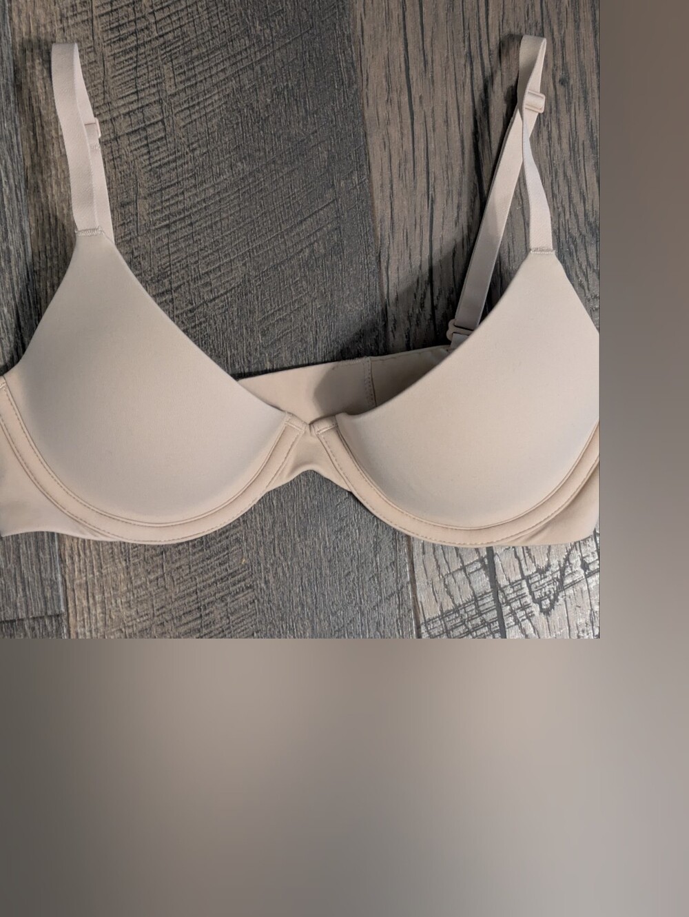 SKIMS Fits Everybody T Shirt Bra 32B Beige Nude Molded Demi Underwire NWOT